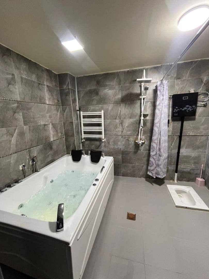 ویلا دو تا استخر و جكوزي