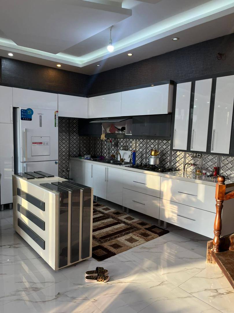 ویلا دو تا استخر و جكوزي