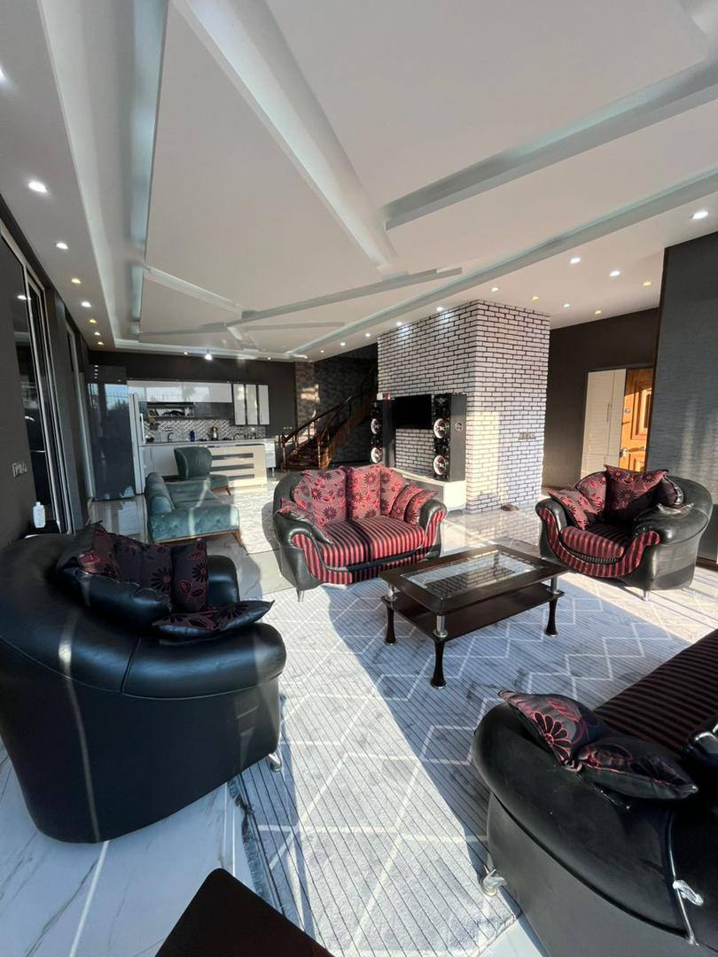 ویلا دو تا استخر و جكوزي