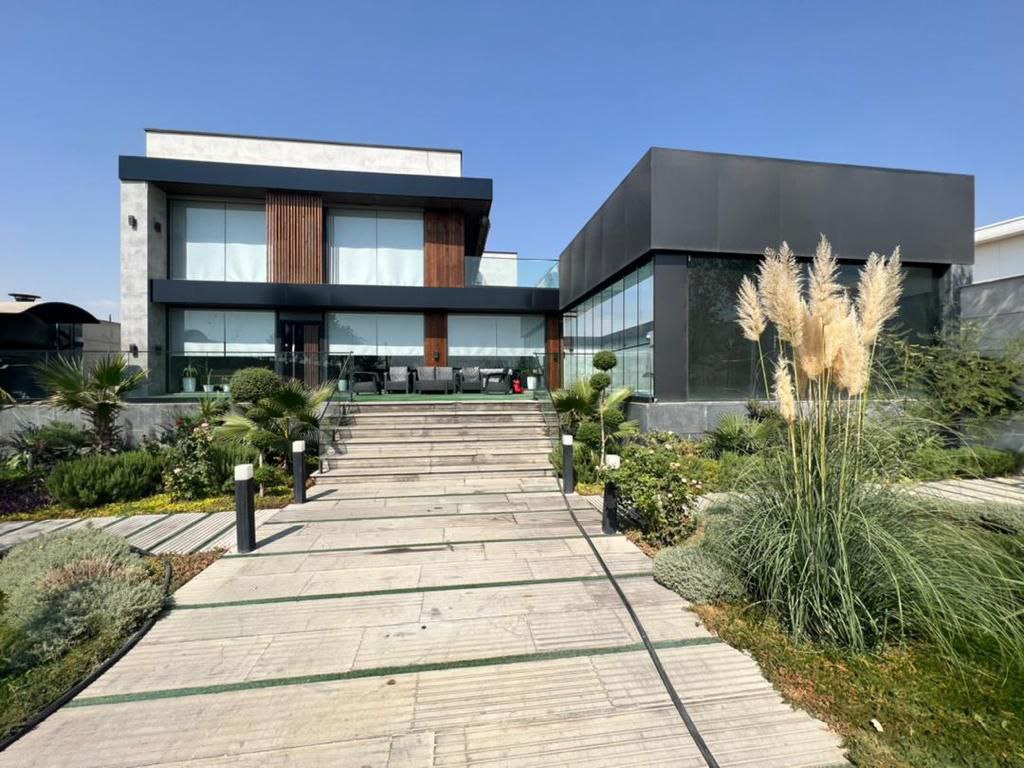 ویلا لاکچری چهارخواب استخر دار