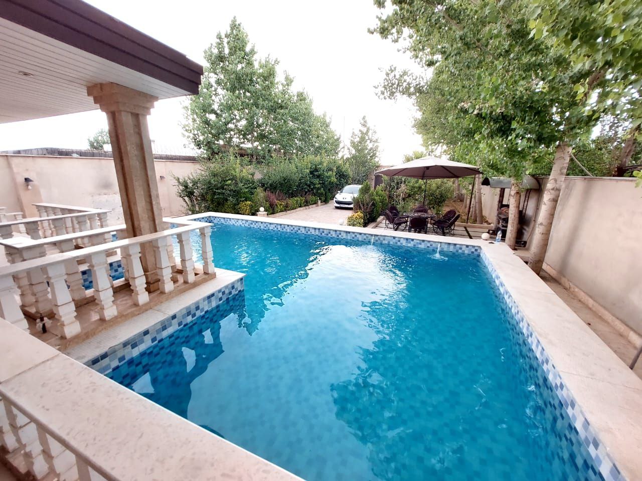 ویلا دوخوابه استخردار آبگرم آرامش سبز