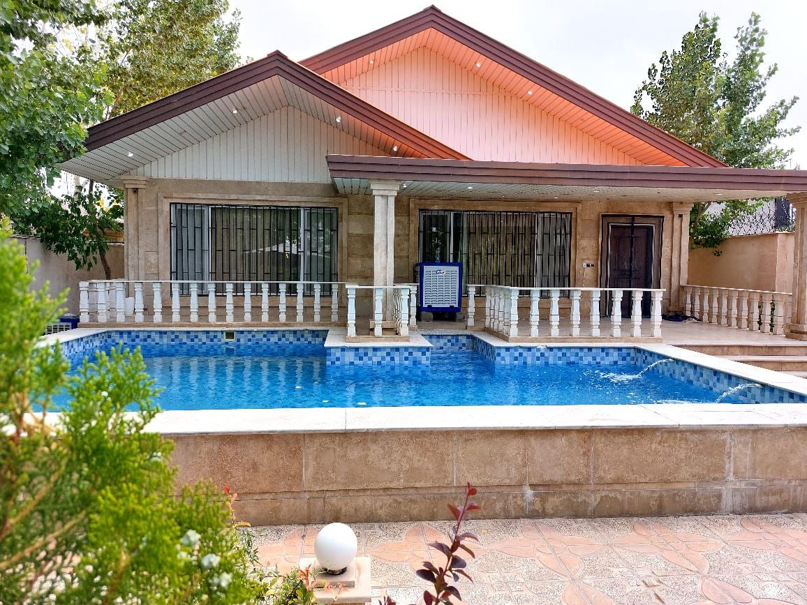 ویلا دوخوابه استخردار آبگرم آرامش سبز