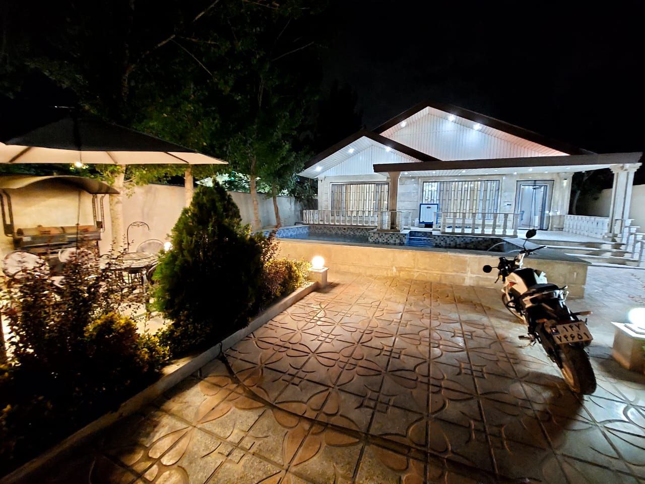 ویلا دوخوابه استخردار آبگرم آرامش سبز